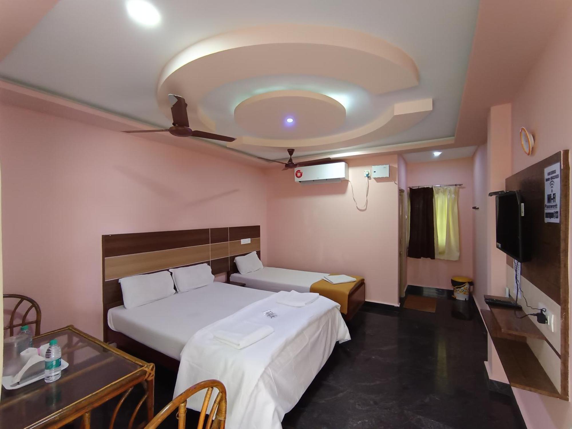 Sri Murugan Beach Paradise Hotel Махабалипурам Екстериор снимка