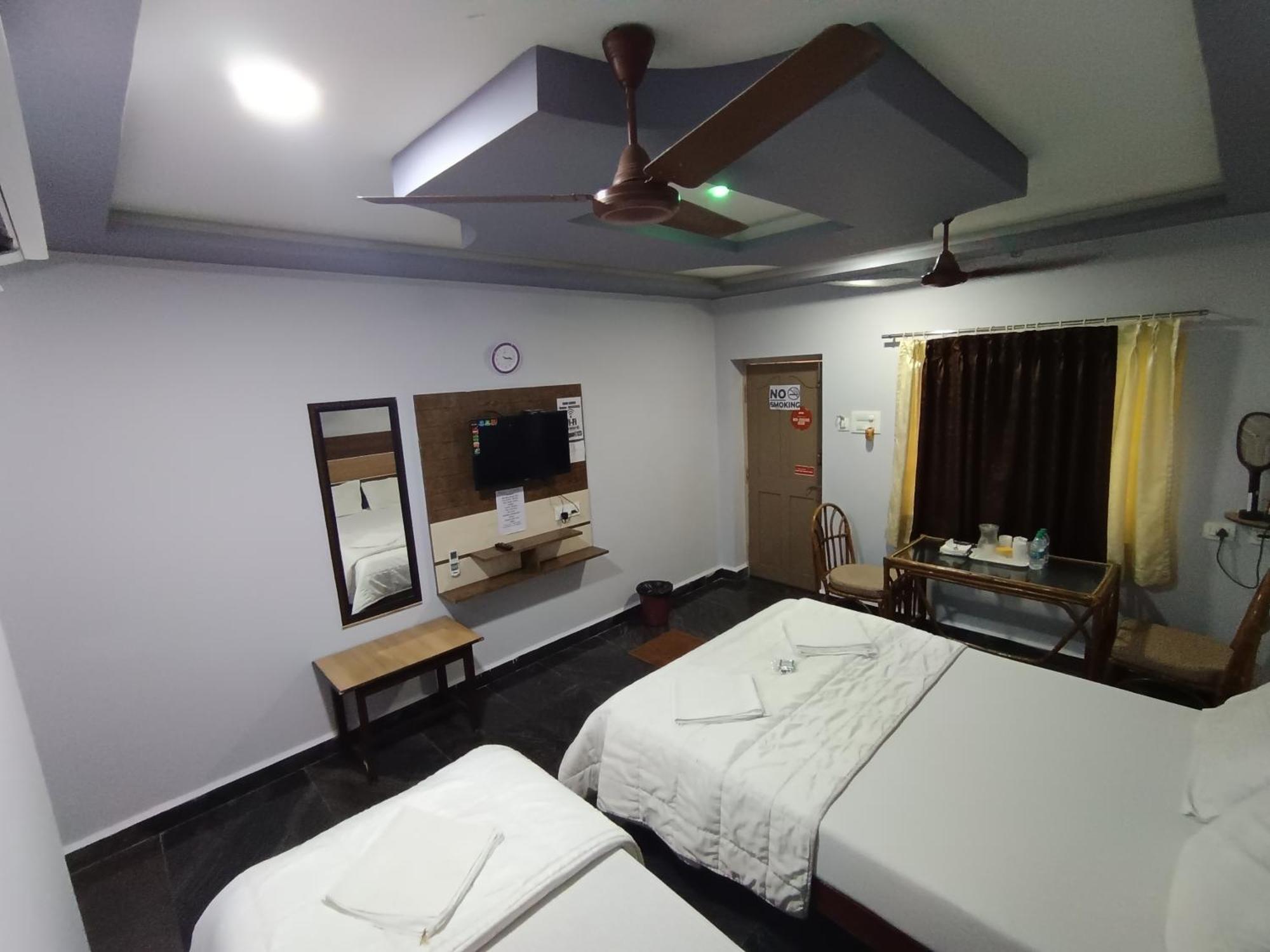 Sri Murugan Beach Paradise Hotel Махабалипурам Екстериор снимка