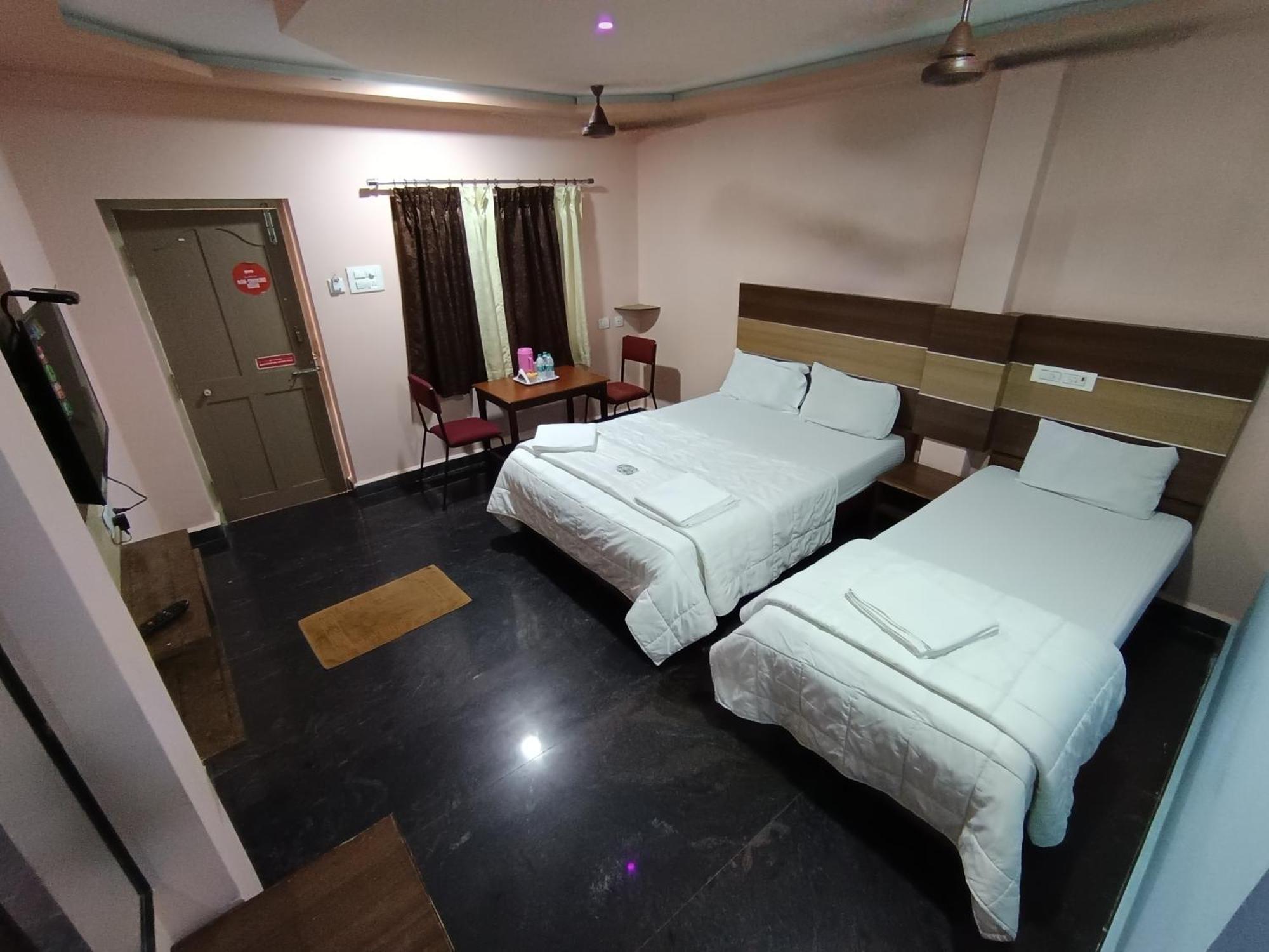 Sri Murugan Beach Paradise Hotel Махабалипурам Екстериор снимка