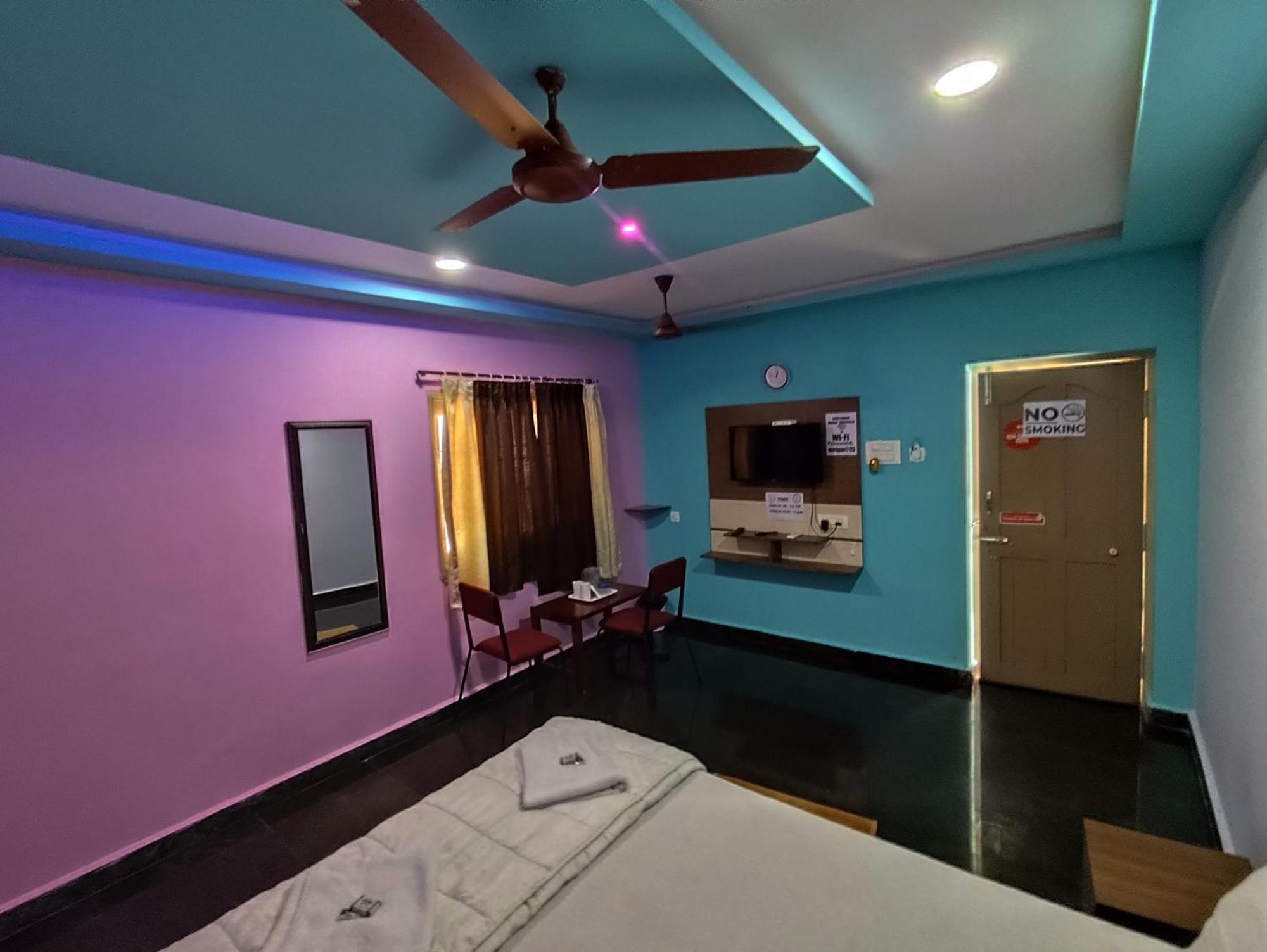 Sri Murugan Beach Paradise Hotel Махабалипурам Екстериор снимка
