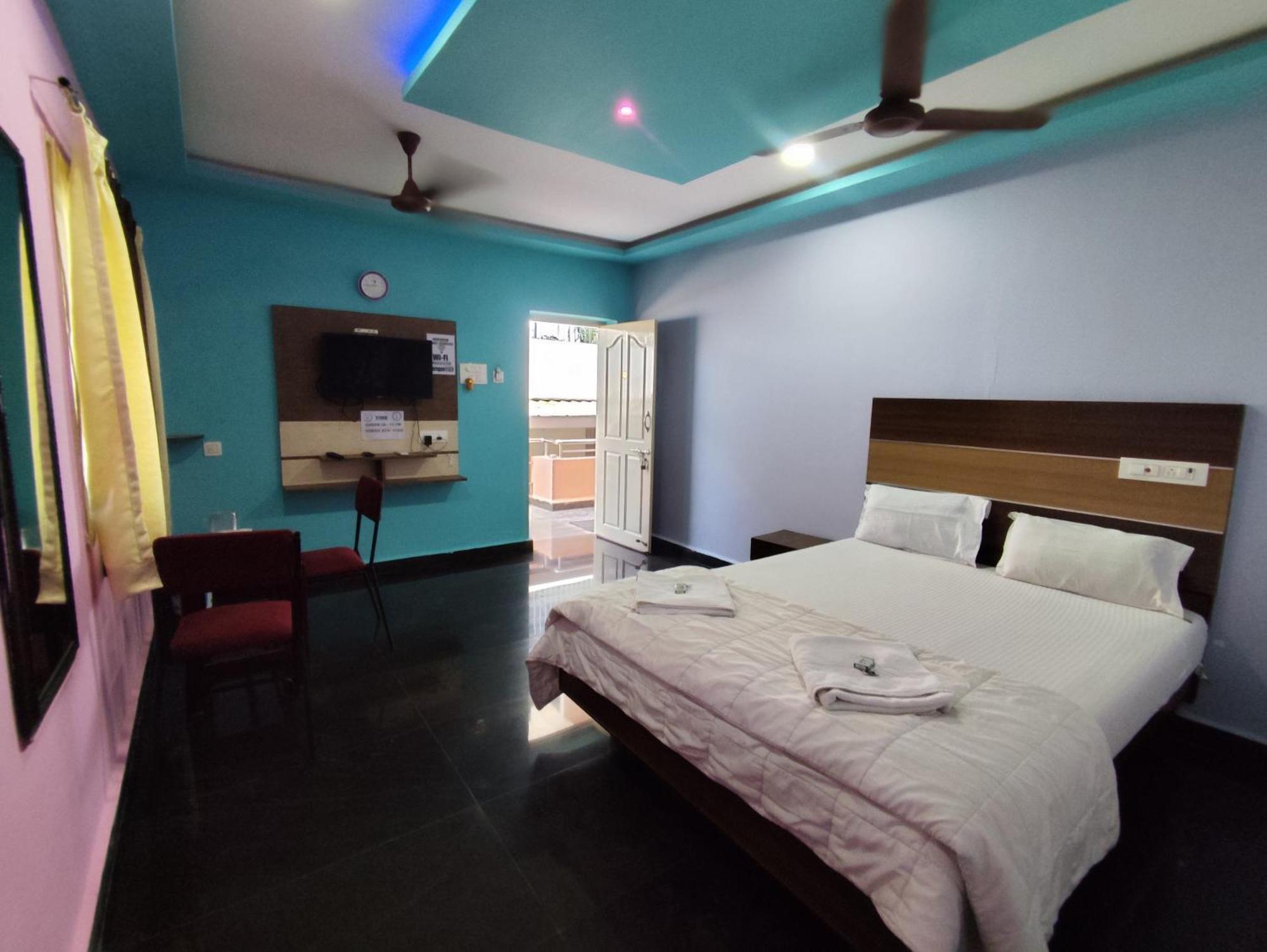 Sri Murugan Beach Paradise Hotel Махабалипурам Екстериор снимка