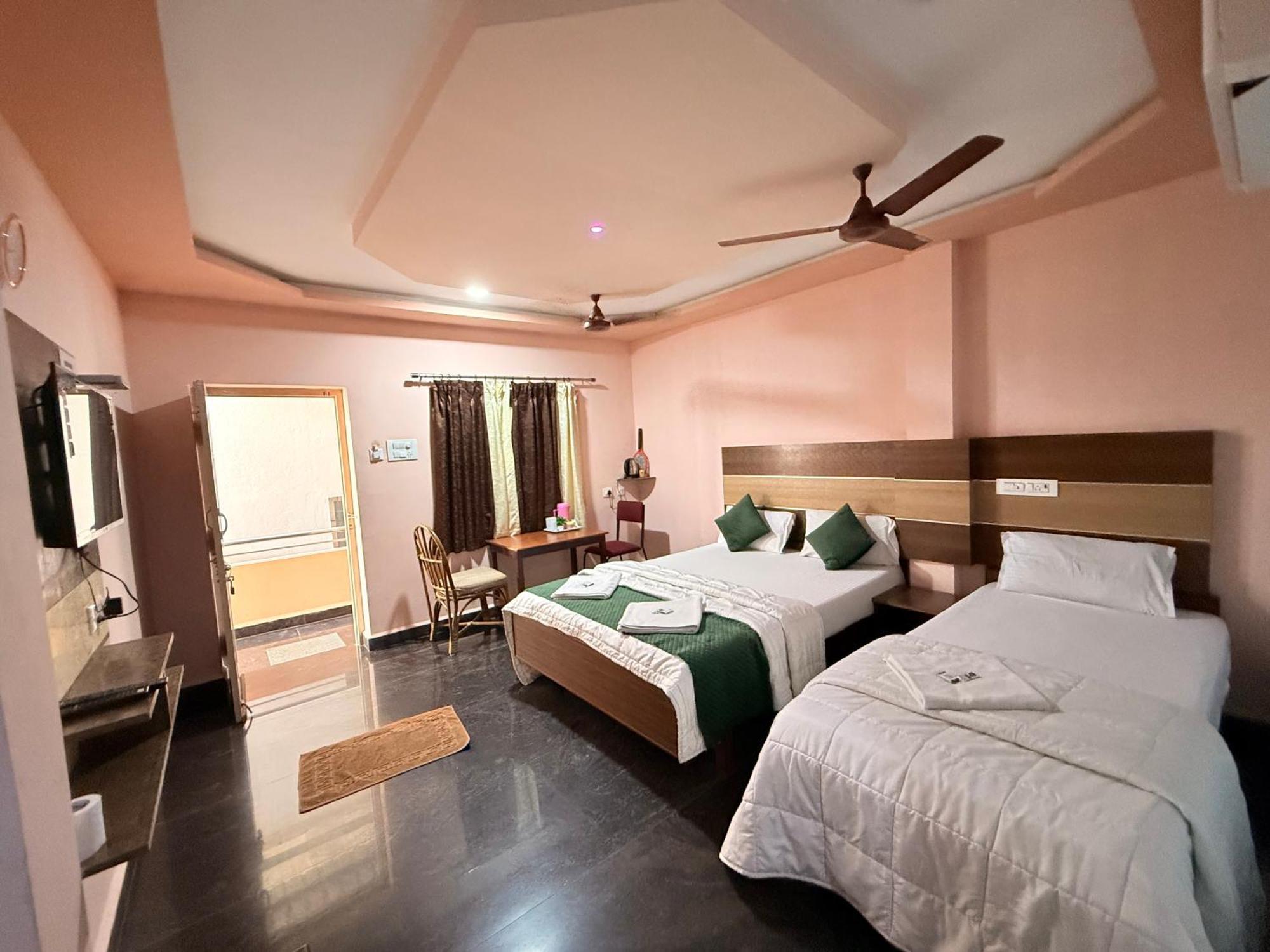 Sri Murugan Beach Paradise Hotel Махабалипурам Екстериор снимка