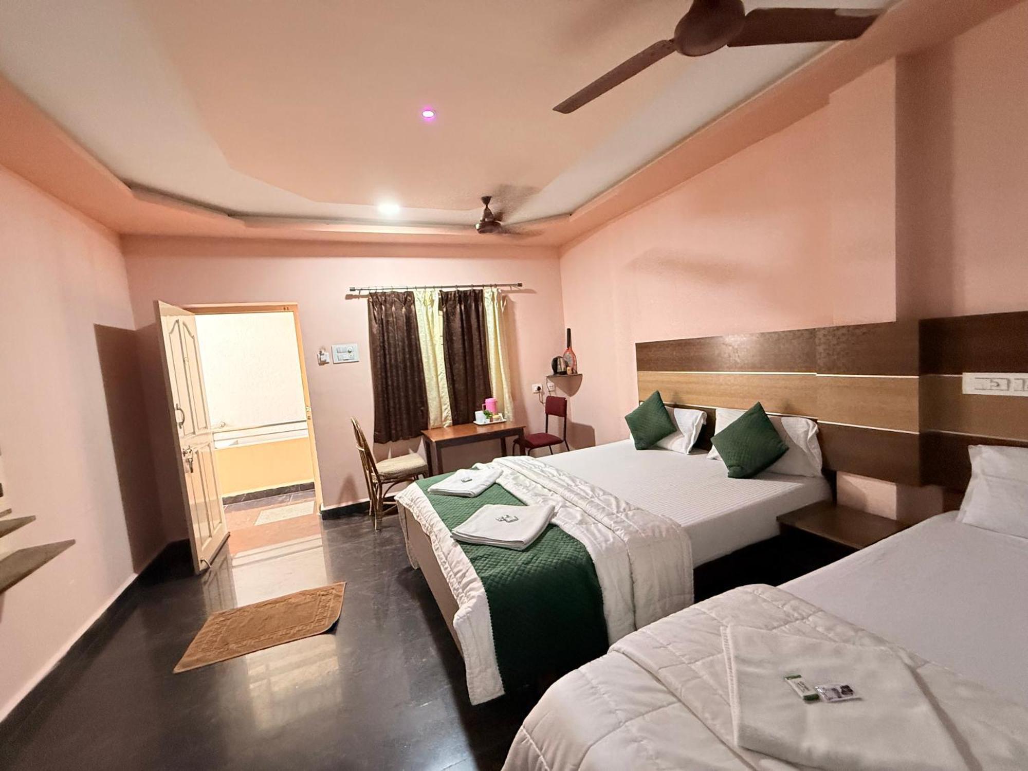 Sri Murugan Beach Paradise Hotel Махабалипурам Екстериор снимка