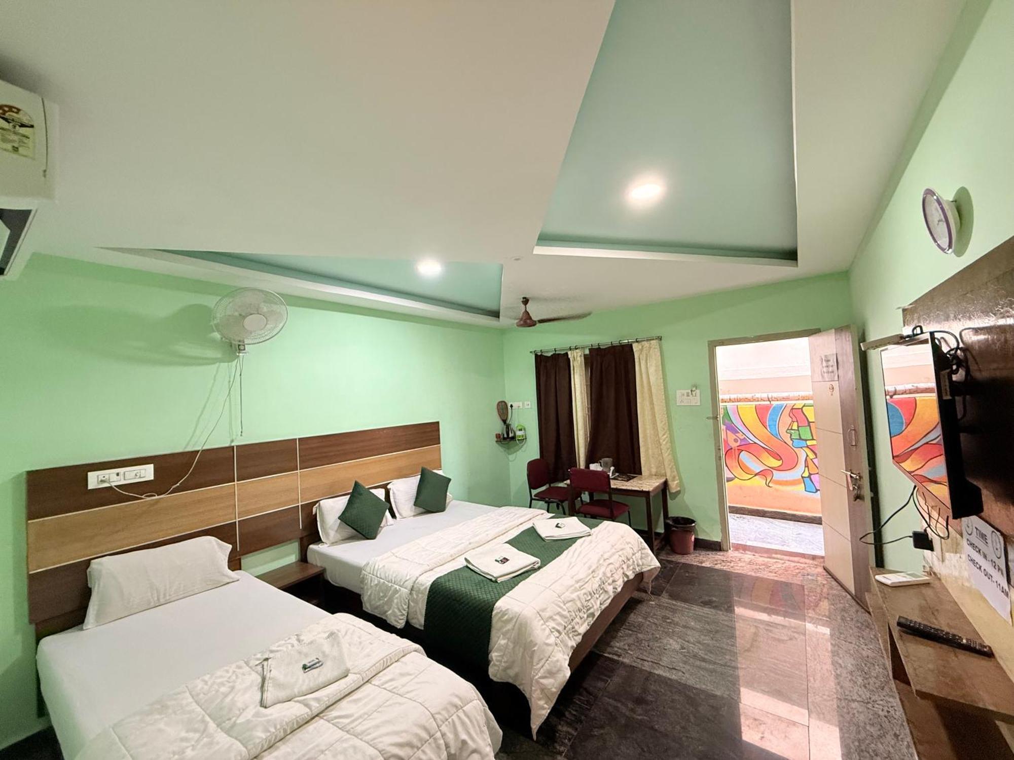 Sri Murugan Beach Paradise Hotel Махабалипурам Екстериор снимка